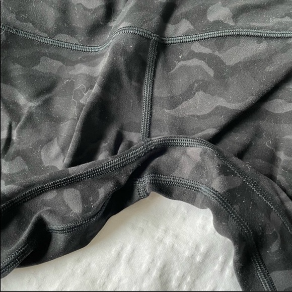 LULULEMON Camo Align Legging 25” size 4 - Picture 4 of 5